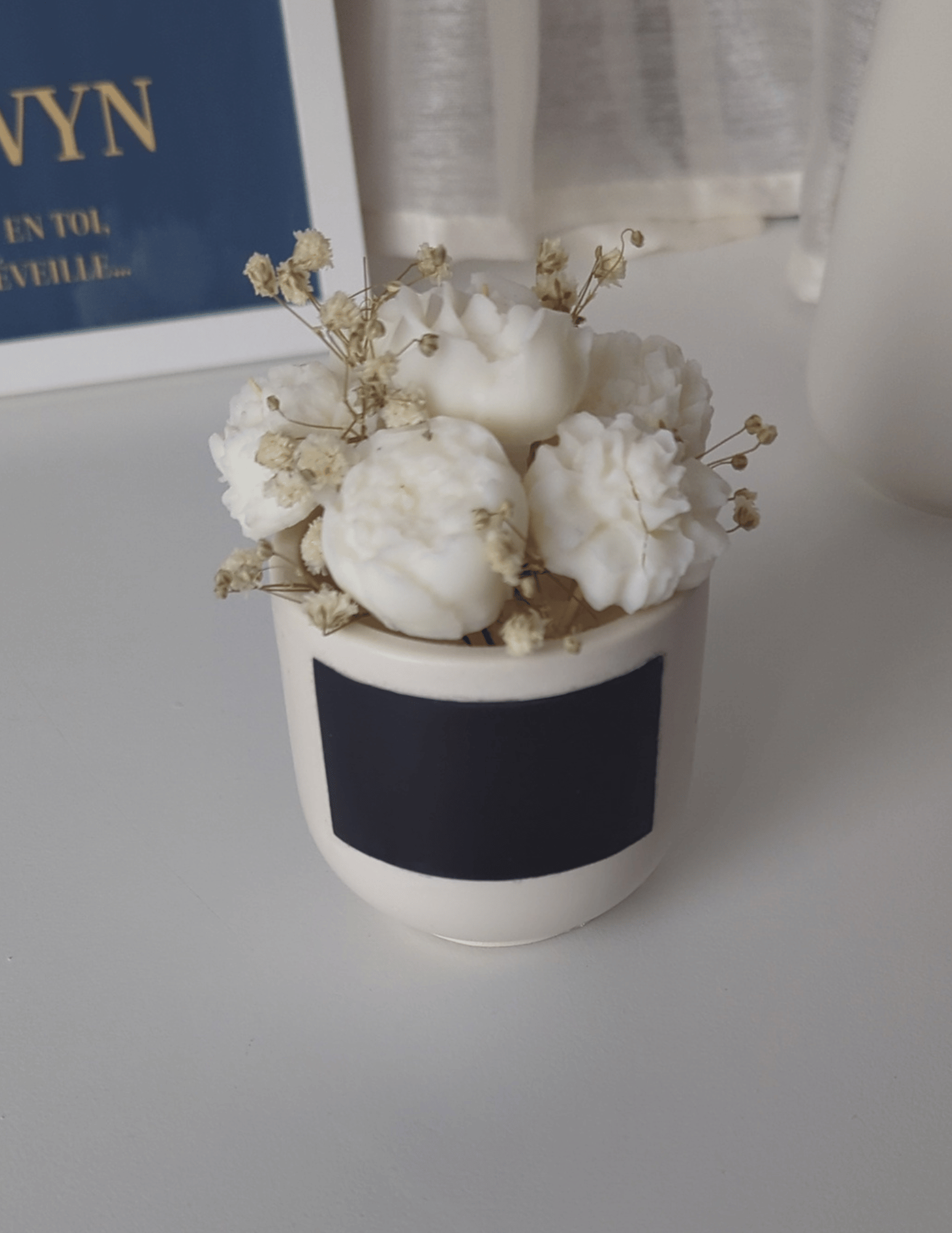 Bougie parfumée artisanale YANIWYN en forme de bouquet de fleurs avec message caché
