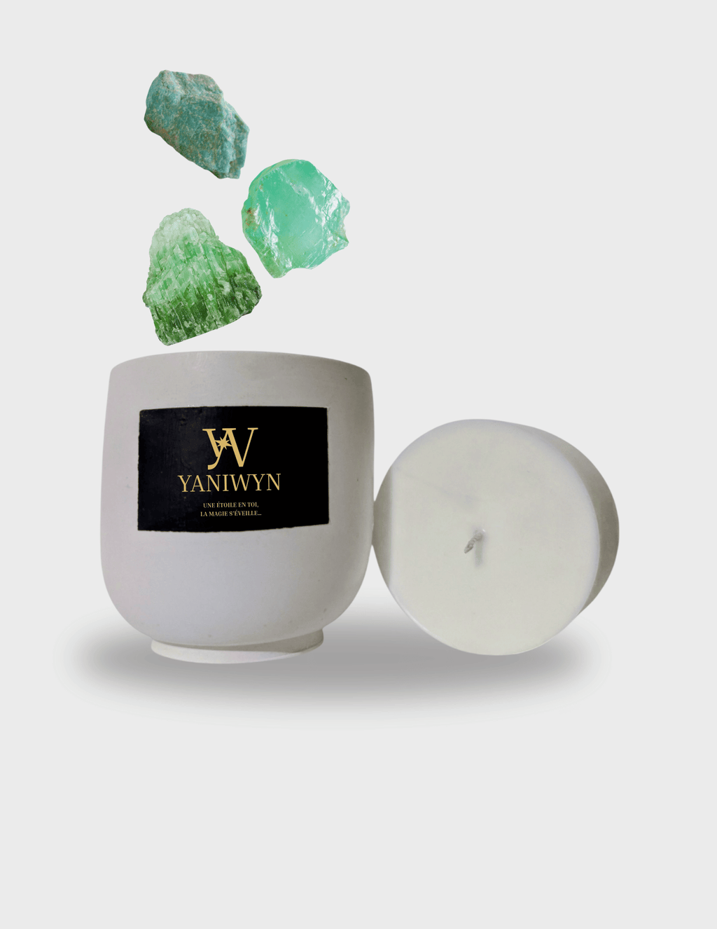 Bougie parfumée artisanale taille L en cire végétale avec pot en jesmonite réutilisable. Parfumée au rituel de jade. Message caché révélé à la chaleur : “Une étoile en toi, la magie s'éveille...”. Fabrication artisanale.