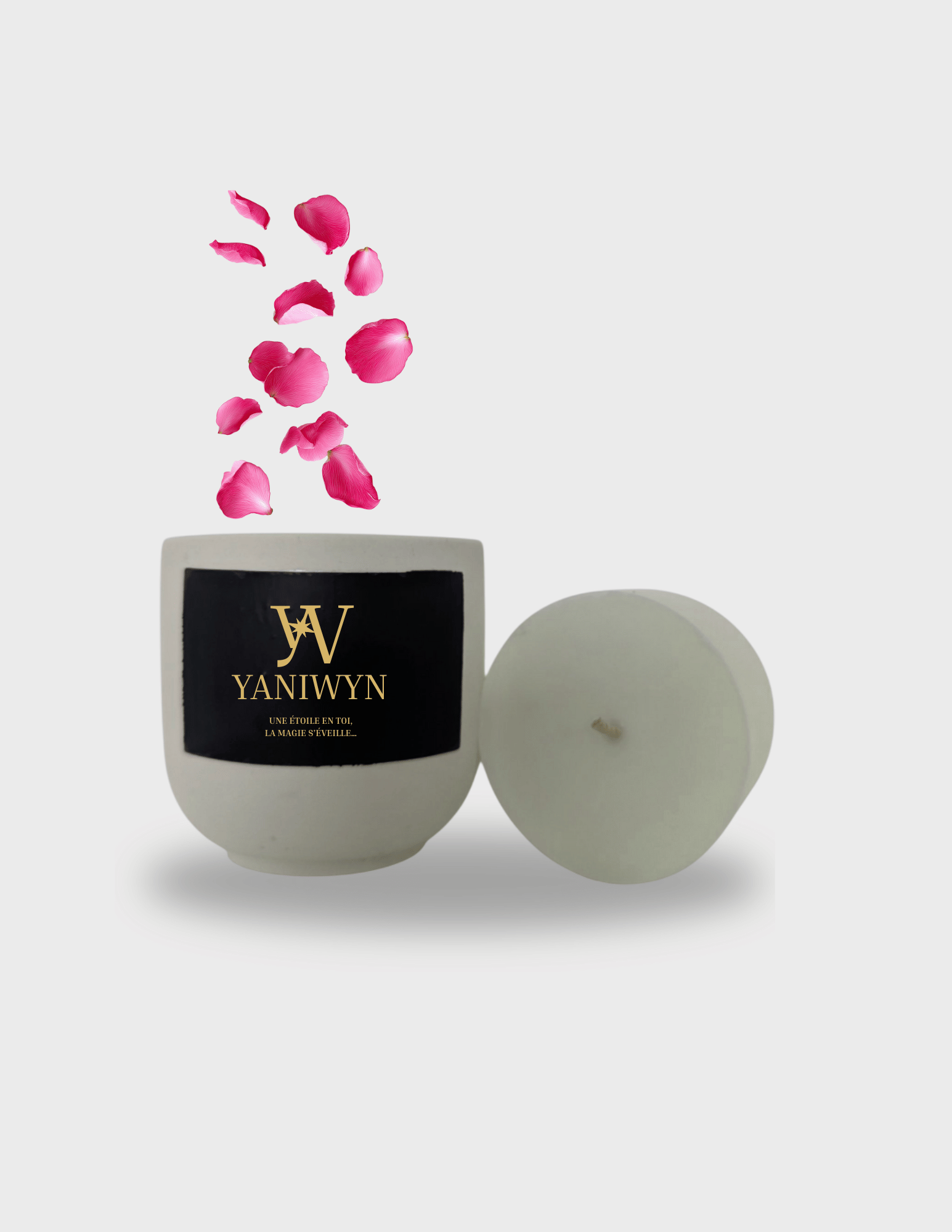 Bougie parfumée artisanale taille M en cire végétale avec pot en jesmonite réutilisable. Parfumée à la fleur de cerisier. Message caché révélé à la chaleur : “Une étoile en toi, la magie s'éveille...”. Fabrication artisanale.