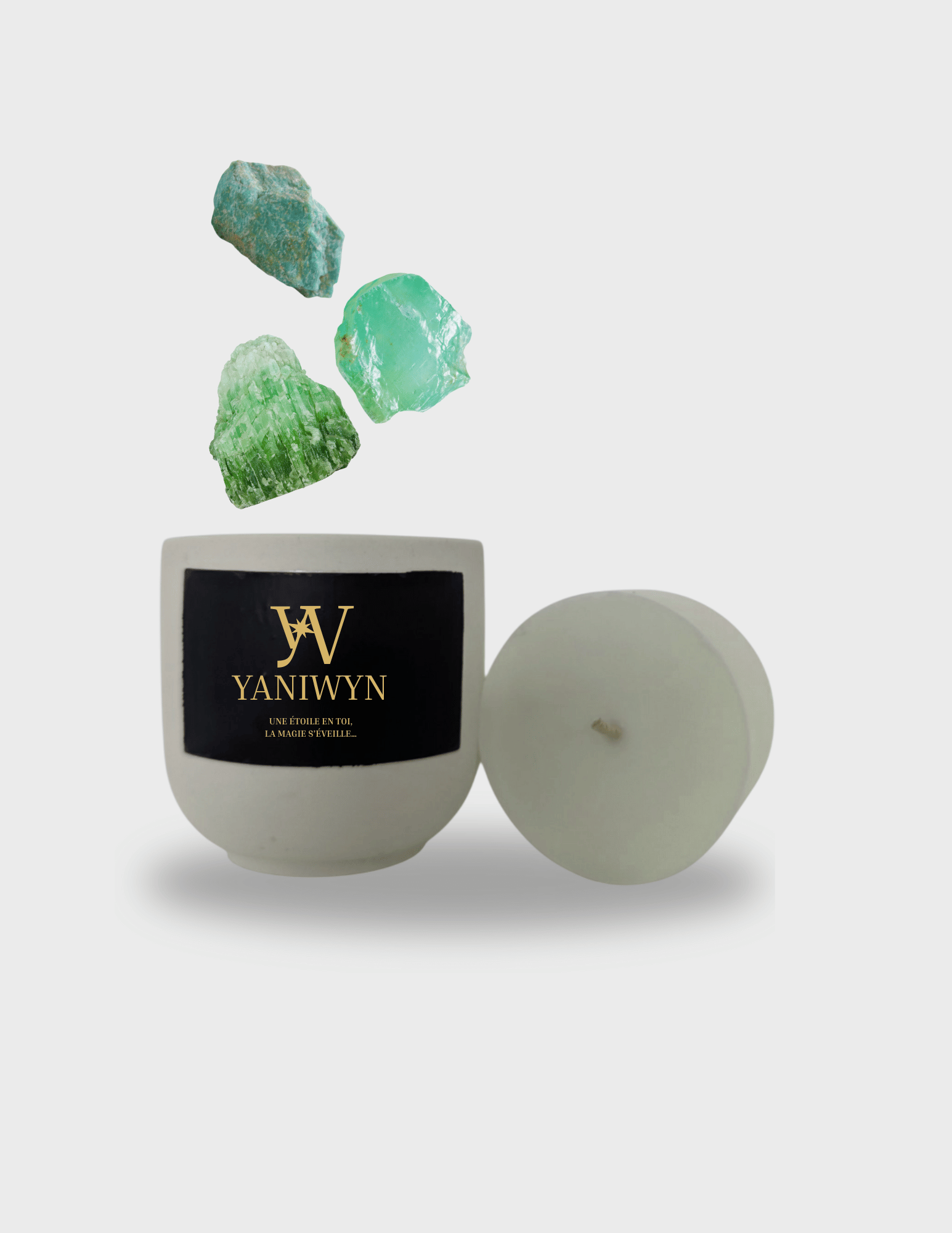 Bougie parfumée artisanale taille M en cire végétale avec pot en jesmonite réutilisable. Parfumée au rituel de jade. Message caché révélé à la chaleur : “Une étoile en toi, la magie s'éveille...”. Fabrication artisanale.