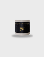 Bougie parfumée artisanale taille S en cire végétale avec pot en jesmonite réutilisable. Message caché révélé à la chaleur : “Une petite étoile nous rejoint”. Fabrication artisanale.