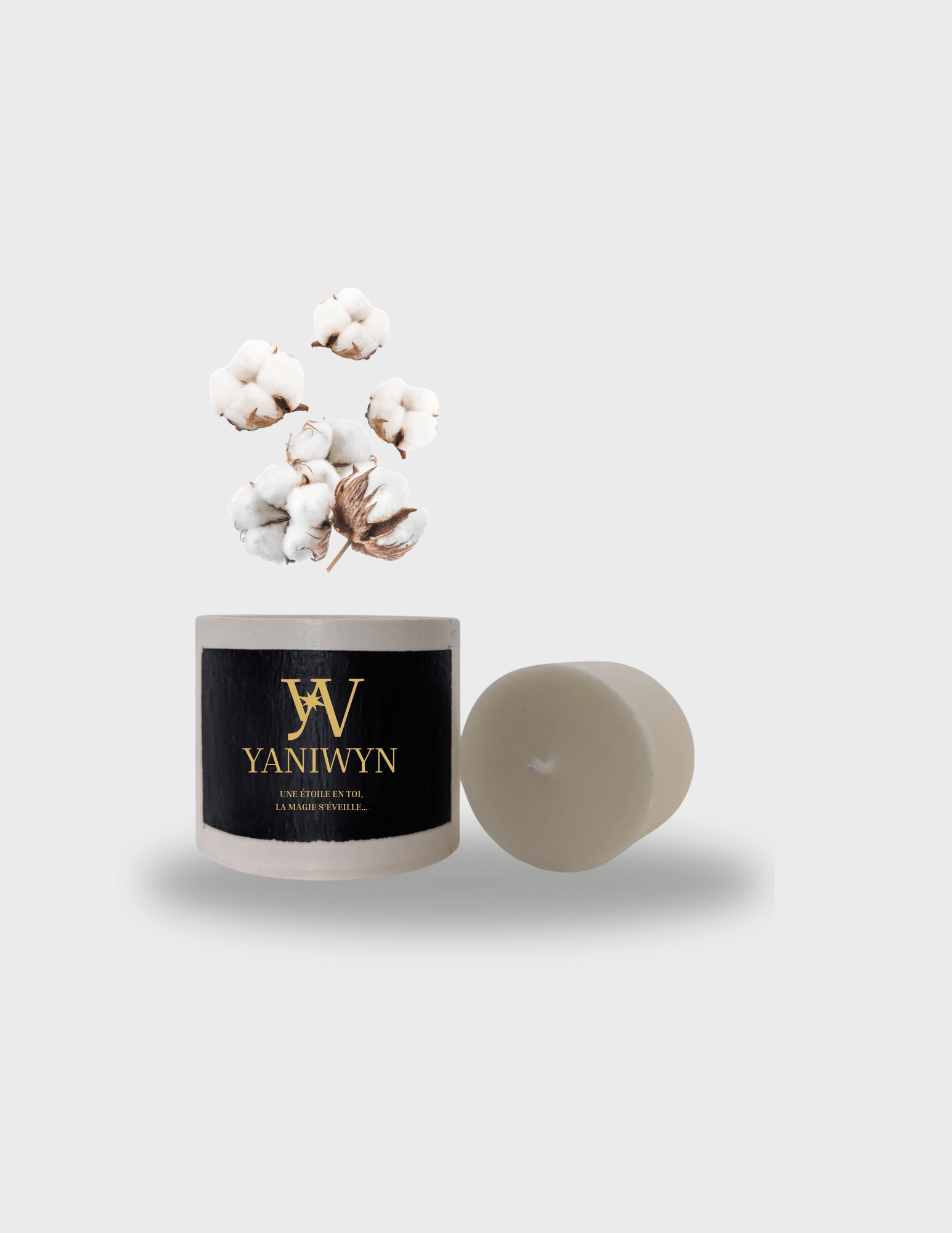 Bougie parfumée artisanale taille S en cire végétale avec pot en jesmonite réutilisable. Parfumée à la fleur de coton. Message caché révélé à la chaleur : “Une étoile en toi, la magie s'éveille...”. Fabrication artisanale.